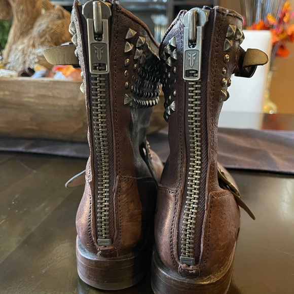 FRYE Distressed boots- SZ6.5 - Picture 2 of 6